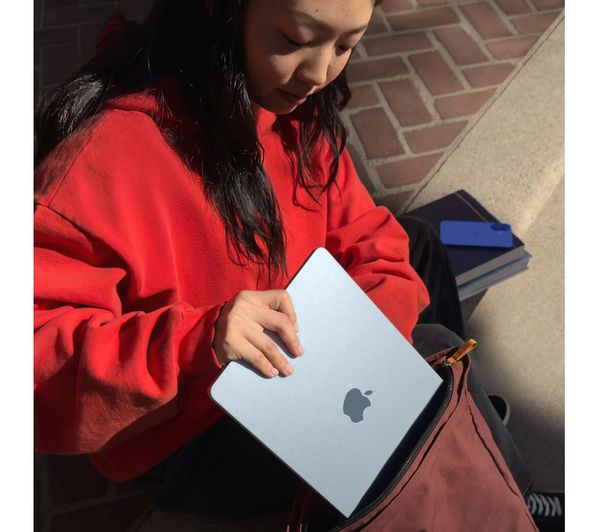 Apple MacBook Air 13-inch : M3 chip with 8-core CPU and 10-core GPU, 8GB, 512GB SSD - Silver